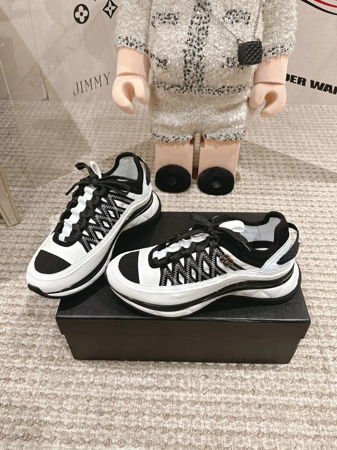 👟👟Ex-factory price 560👟👟Chanel Chanel dad shoes, casual sports shoes. This classic design; the upper is embroidered with various techniques; the outsole is fashionable and sporty; it is unusual to incorporate a variety of color matching elements... The diversified mix and match is very good-looking and versatile, casual, fashionable, sports, and outdoor can be taken into account... ꫛꫀꪝ Go➫ Material: ❶Upper is made of: Original imported first-layer silk cowhide + original waterproof cloth + original first-layer cowhide ❷Inner lining: original sheep lining ❸Outsole based on: original T👟👟Factory price U combination outsole Special counter boutique packaging complete set for women 35–41